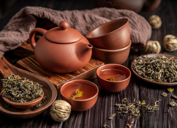 Odkryj świat aromatycznych herbat – przewodnik po najpopularniejszych gatunkach i smakach